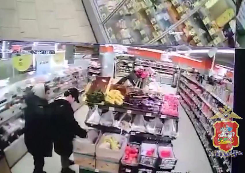 В Подмосковье пьяный 20-летний парень с ножом устроил кровавую резню в магазине. Фото: t.me/gumvd50