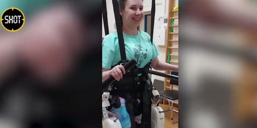 Реабилитация женщины продолжается уже два года. Фото: Shot
