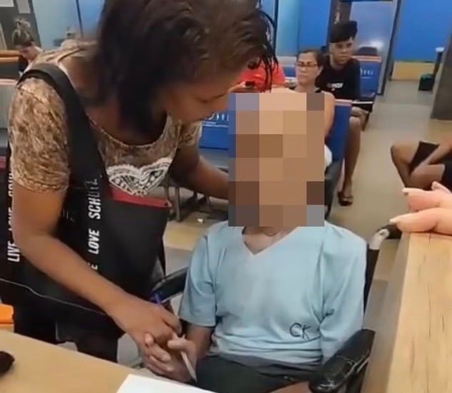 Племянница уговаривала мертвого дядю расписаться в документах. Фото: dailymail.co.uk