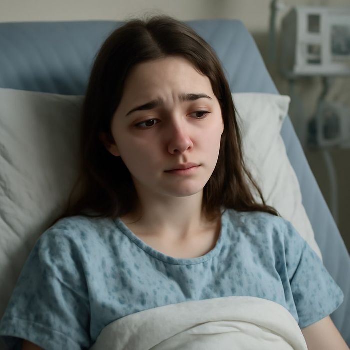 Екатеринбурженка дважды попала в реанимацию, наевшись БАДов для похудения. Фото сгенерировано нейросетью Perplexity по материалам статьи.