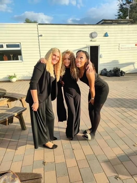 Незадолго до своей страшной смерти погибшая встретилась с подругами. Фото: dailymail.co.uk