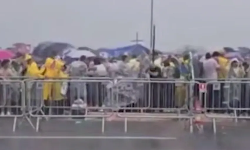 В Бразилии молния ударила в толпу митингующих в столице — пострадали 70 человек. Фото: t.me/shot_shot