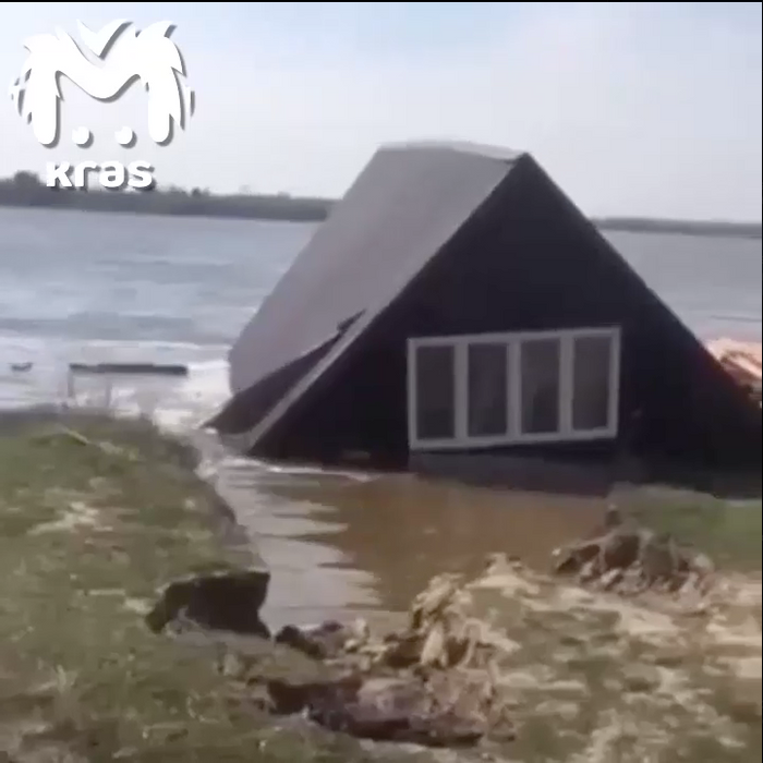 Дом приплыл. Видео: @kras_mash