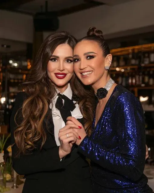 «Отдыхаем втроем!» Бузова станет тетей! Ее 37-летняя сестра ждет первенца. Фото: соцсети