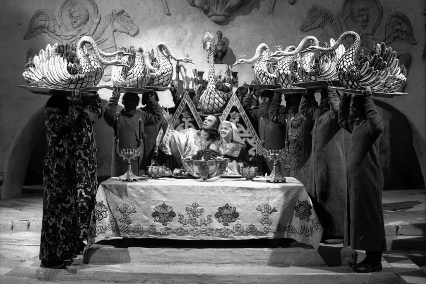 Иван Грозный и Анастасия. Кадр из фильма "Иван Грозный", 1944, реж. Сергей Эйзенштейн