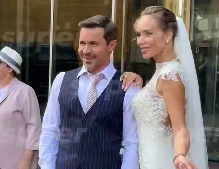 Павел Деревянко и Зоя Фуць расписались в Барвихе и устроили фотосессию. Фото: t.me/SuperRu