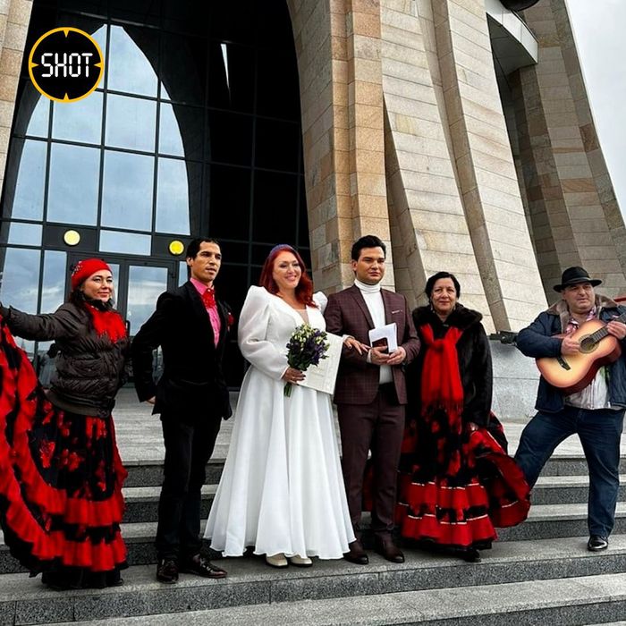 Свадьба в Казани прошла с размахом и цыганами. Фото: t.me/shot_shot
