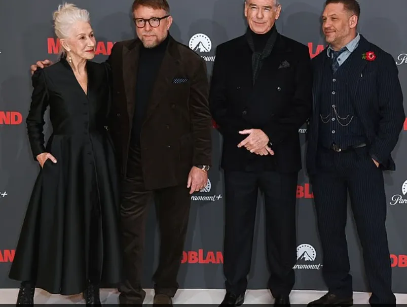 Хелен Миррен, Гай Ричи, Пирс Броснан и Том Харди на премьере сериала «МообЛэнд»