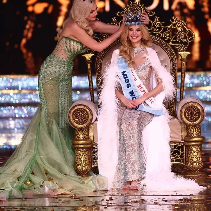 Пышкову коронуют. Фото: Инстаграм (запрещен в России) / @missworld