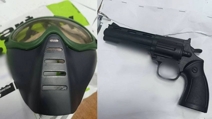 В Красноярске пенсионер забрал у внуков игрушечный пистолет и ограбил магазин. Фото: t.me/kras_mash