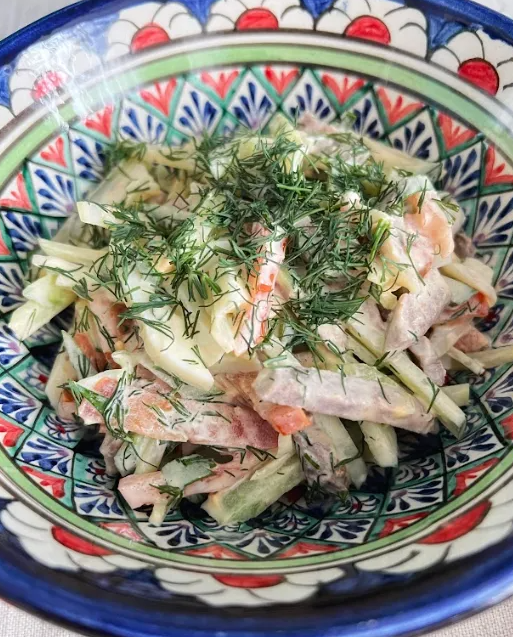 Солим по вкусу и хорошенько перемешиваем. ФОТО: автора