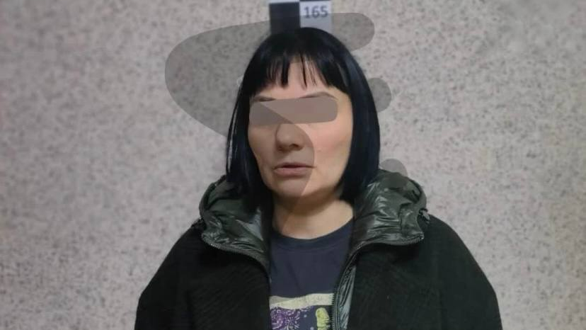 Пьяная дебоширка из ХМАО устроила скандал в самолете и напала на бортпроводника. Фото: @t.me/url_mash