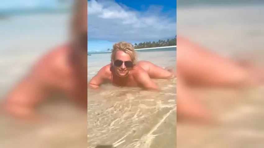 Бритни Спирс выложила ГОЛОЕ видео с пляжа. Фото: Инстаграм (запрещен в России) / @britneyspears