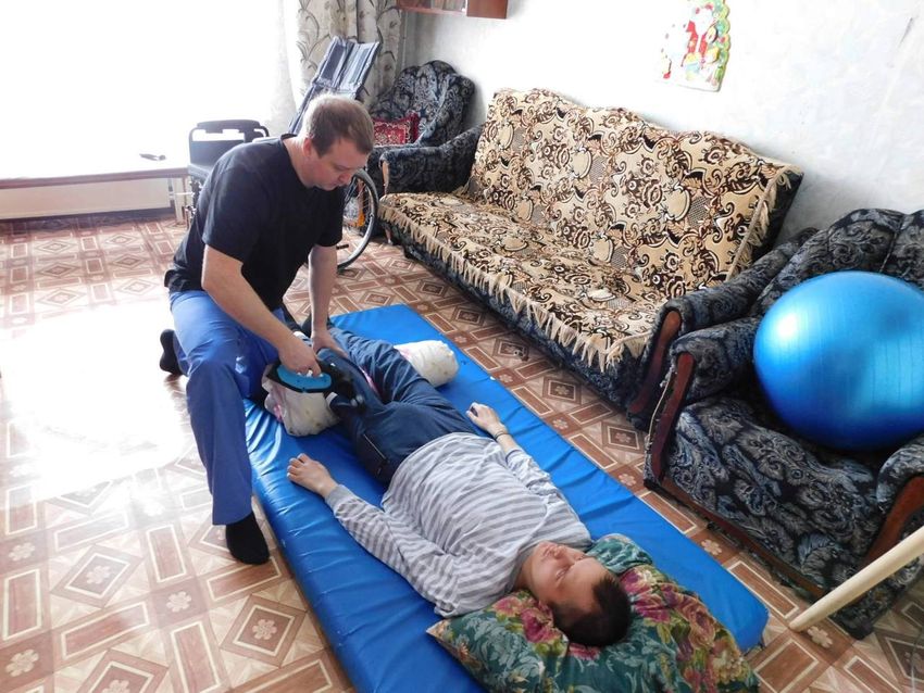 Елена обеспечила сыну лучших специалистов. Фото: личный архив