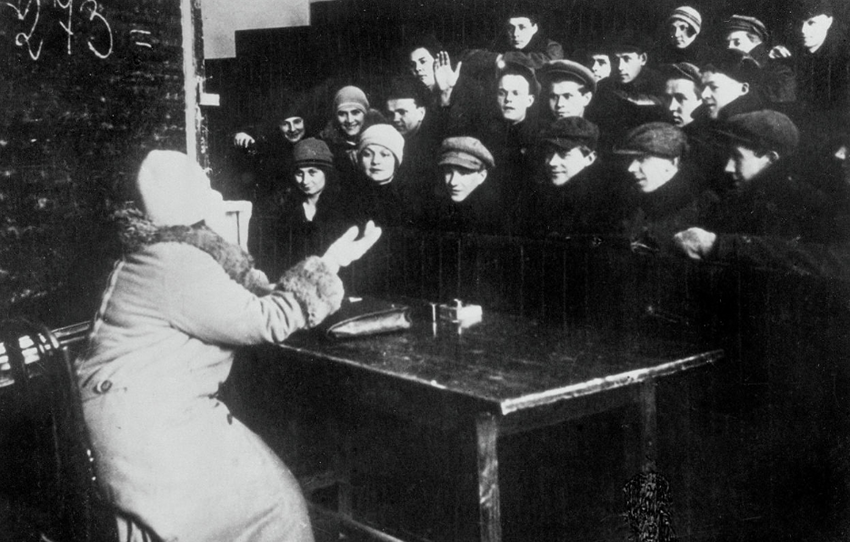 Занятие на Рабфаке имени Покровского в МГУ, 1920 год. ФОТО: соцсети