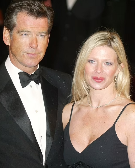 Пирс Броснан и Шарлотта. ФОТО: соцсети