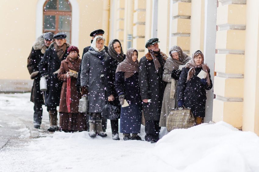 Художники-постановщики сумели воссоздать атмосферу блокадного Ленинграда в центре современного Санкт-Петербурга. ФОТО ПРЕДОСТАВЛЕНО ПРЕСС-СЛУЖБОЙ "ВКОНТАКТЕ"