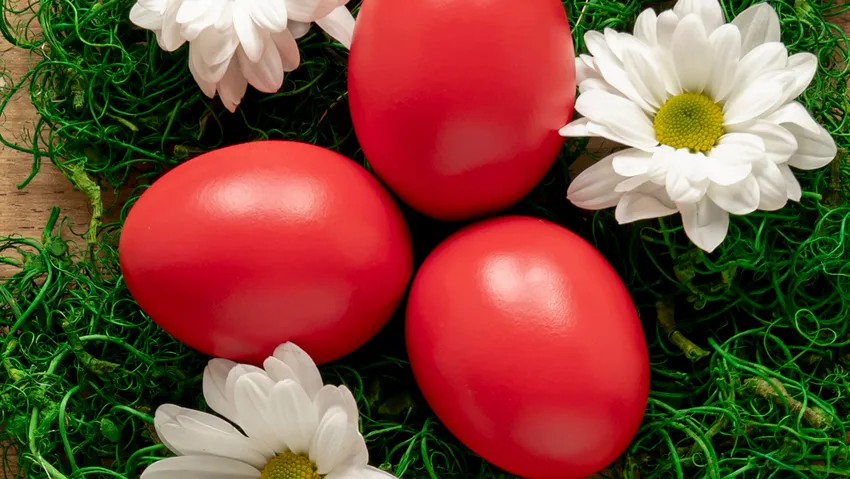 Почему на Пасху красят яйца. Фото: freepik.com