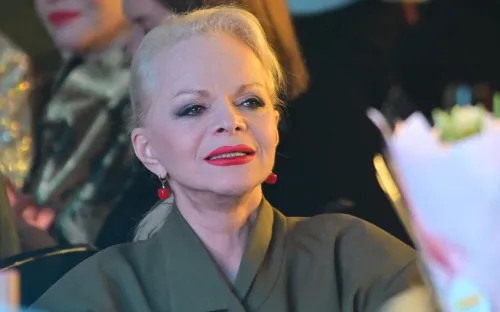 Судебные приставы начали принудительное выселение Долиной, передав ключи Лурье. Фото: соцсети