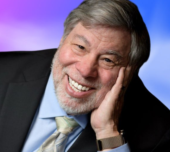 Создатель первого ПК Apple выступит в России на форуме о будущем городов БРИКС. Фото: t.me/cloudcitymoscow