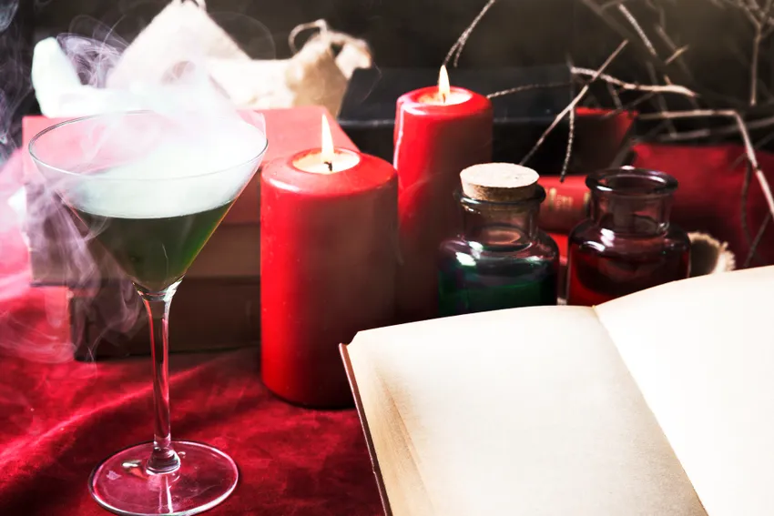 Современные гадания на любовь и отношения. Фото: freepik.com