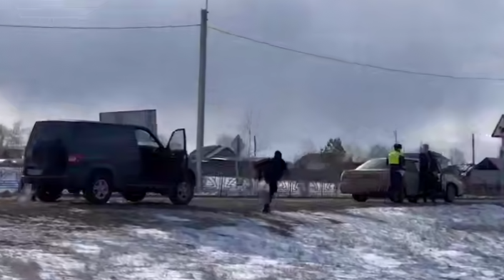 В Иркутской области стражи порядка поймали 61-летнего наркодилера с запрещенкой. Фото: t.me/babr_mash