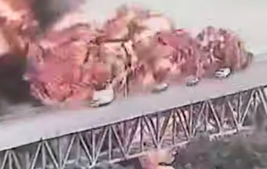 У моста через Панамский канал на танкере взорвались 3 бензовоза, трое пострадали. Фото: t.me/shot_shot