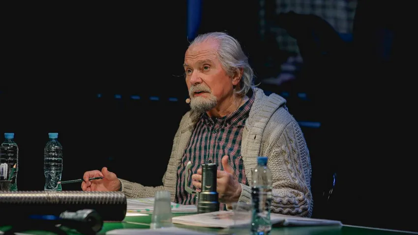 Никита Михалков на сцене Мастерской «12». Фото: соцсети