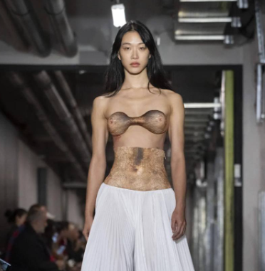 Без эпатажных показов тоже не обошлось. ФОТО: соцсети