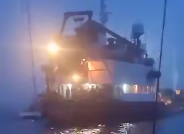 В море у Владивостока сухогруз врезался в рыбацкий катер из-за сильного тумана. Фото: t.me/amur_mash