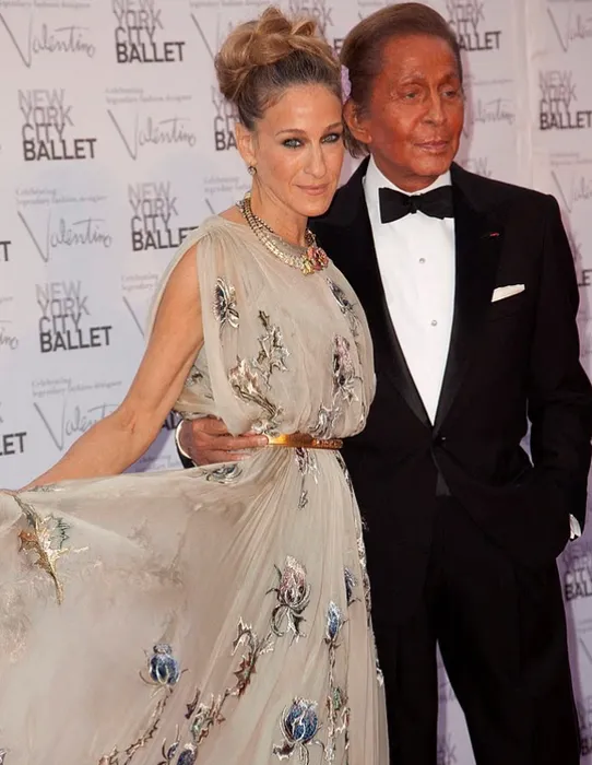 2012 г. Сара Джессика Паркер с Валентино на осеннем гала-вечере в Нью-Йоркском балете. ФОТО: соцсети