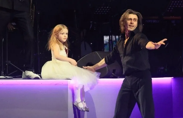 7-летняя дочь Анастасии Заворотнюк примет участие в ледовом шоу Татьяны Навки. Фото: соцсети