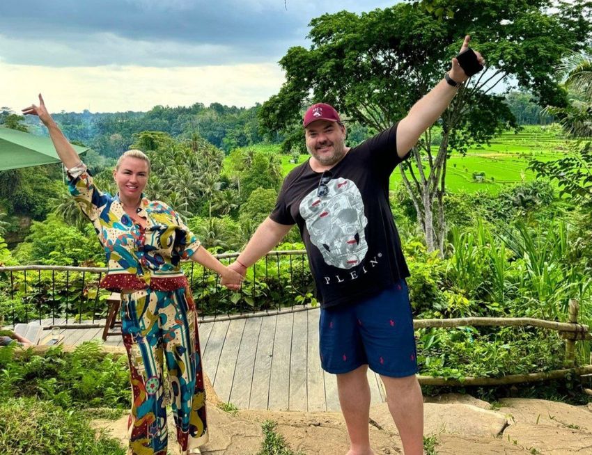 Анна Семенович с избранником. Фото: Инстаграм (запрещен в РФ) / @ann_semenovich