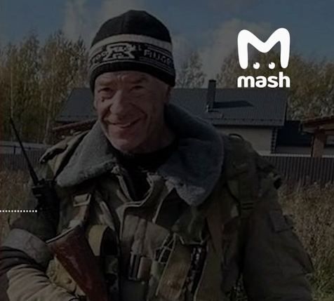 Юрий Торсуев на съёмках фильма с автоматом и в бушлате. Фото: @breakingmash