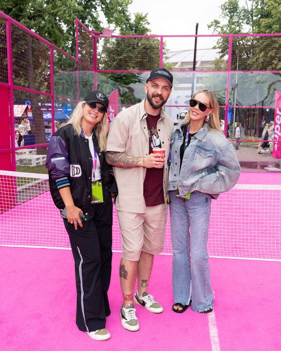 Рэпер ST с Юлией Самедовой и Марией Погребняк. Фото: Super.ru