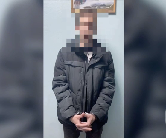 Под Красноярском поймали курьера аферистов, который забирал деньги у пенсионеров. Фото: @kras_mash