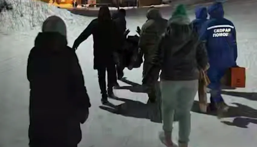 Под Красноярском мужчина сломал позвоночник, катаясь на плюшке с горок. Фото: t.me/kras_mash