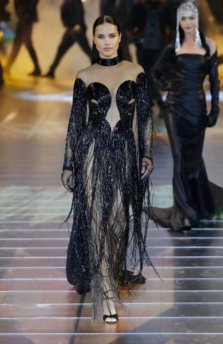 Лима цже начала подготовку к Новому году. Фото: Инстаграм (запрещен в России)/@eliesaabworld