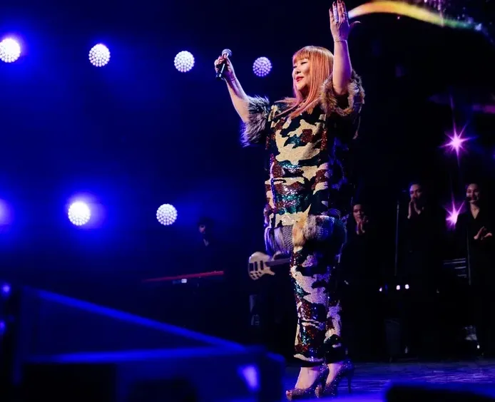 Анита Цой исполняет «Я твоё море». ФОТО: «Дорожное радио»