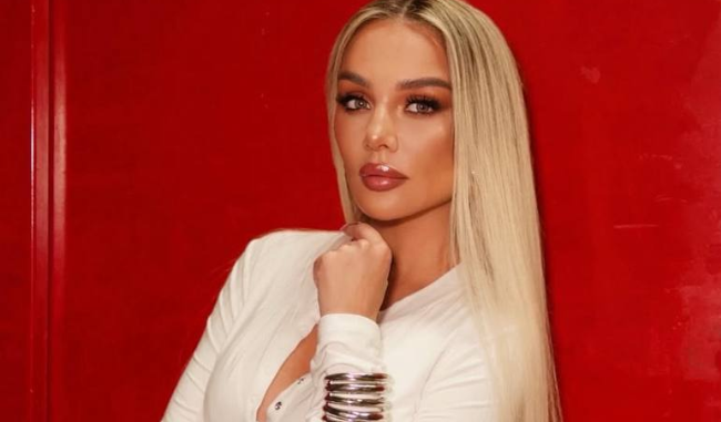 Анна Седокова завела нового ухажера и появилась с ним на закрытом мероприятии. Фото: t.me/SuperRu