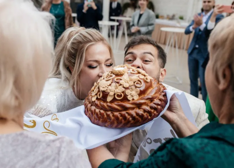 Хлеб-соль для молодоженов. ФОТО: личный архив