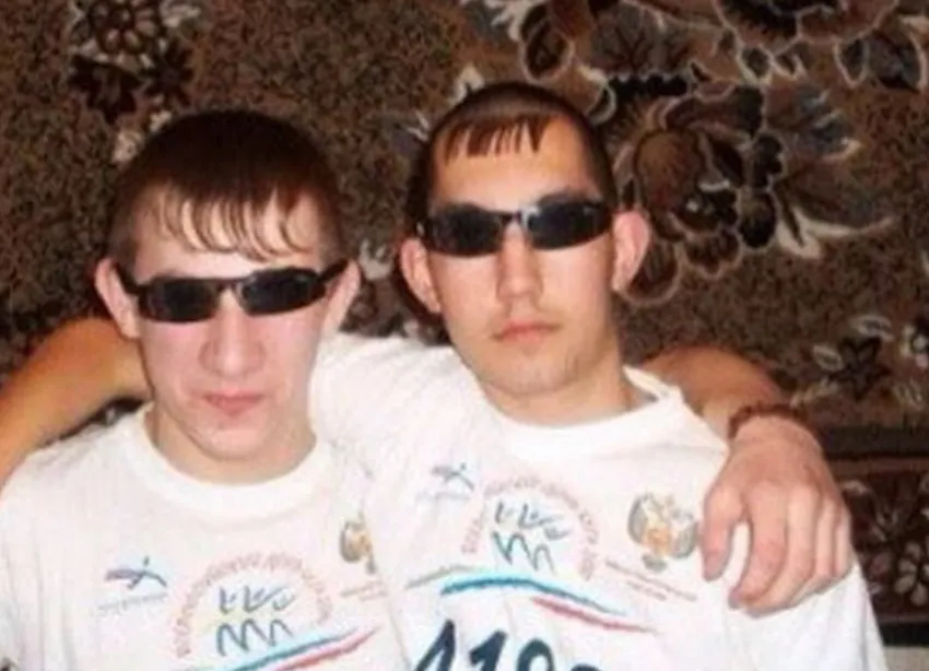 Нулевые снова в моде: парни массово делают себе челку «штрихкод». Фото: соцсети