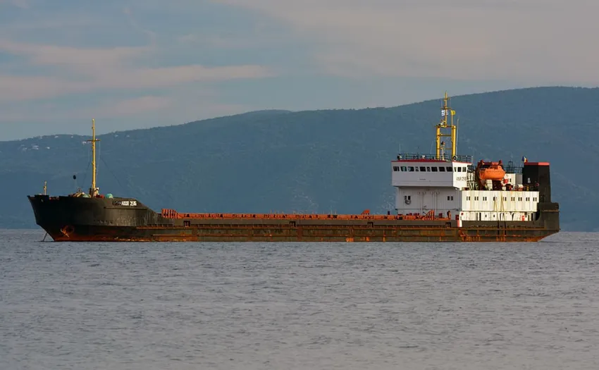 Иранский танкер терпит бедствие на Каспии у берегов Махачкалы — он сел на мель. Фото: соцсети