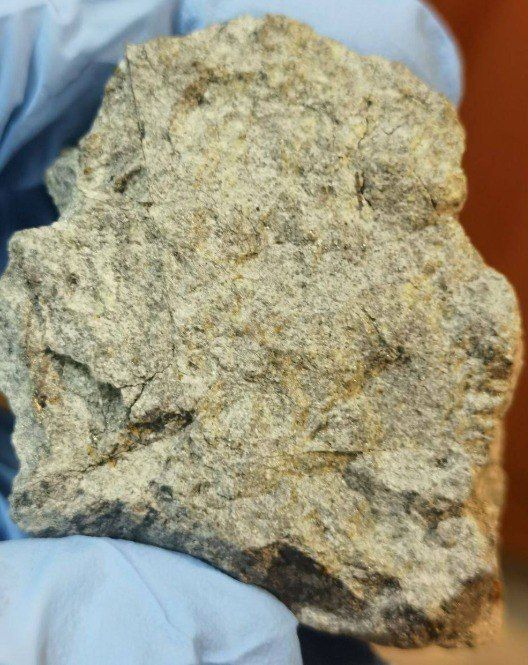 В Ярославской области упал метеорит, пробив крышу жилого дома. Фото: соцсети