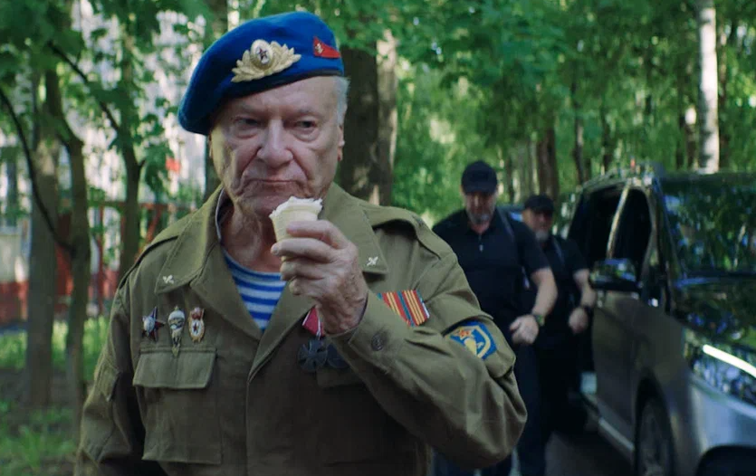 В новом фильме Палыч спасает памятник Воину-освободителю и воюет с нечистыми на руку бизнесенами. ФОТО: «Каро Премьер»