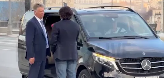 По столице глава АвтоВАЗа передвигается на «Мерседесе». ВИДЕО: t.me/Yunashev_Live