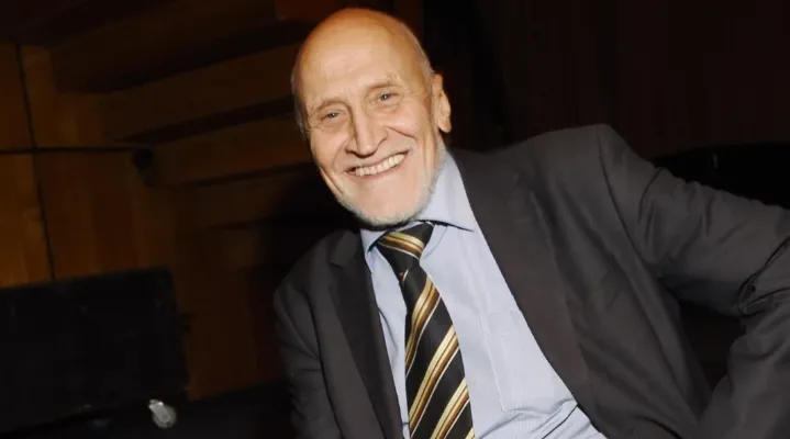 Художник Мирошник: Николай Дроздов стесняется выходить в свет с тростью. Фото: соцсети