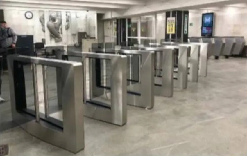 В Екатеринбурге мужчина отсудил у метро 120 тысяч за то, что его ударил турникет. Фото: соцсети