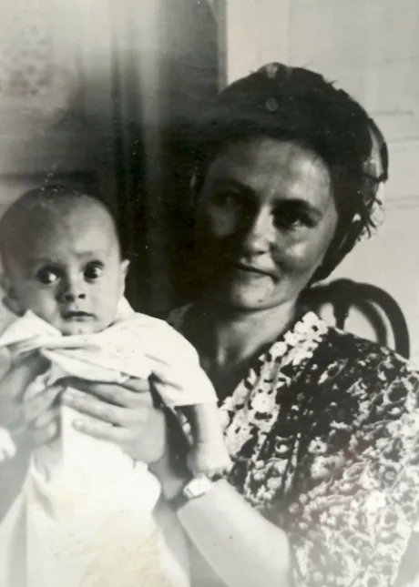 С мамой в раннем детстве. ФОТО из личного архива