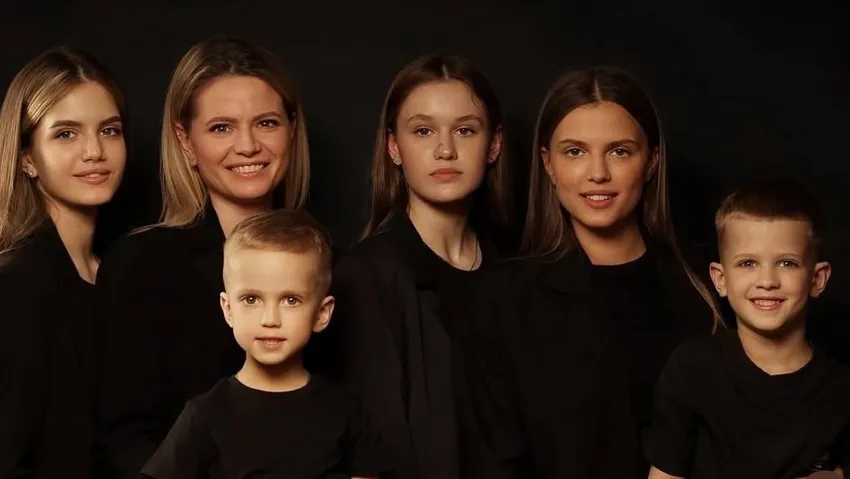 Ника Здорик с мамой, братьями и сестрами. Фото: соцсети